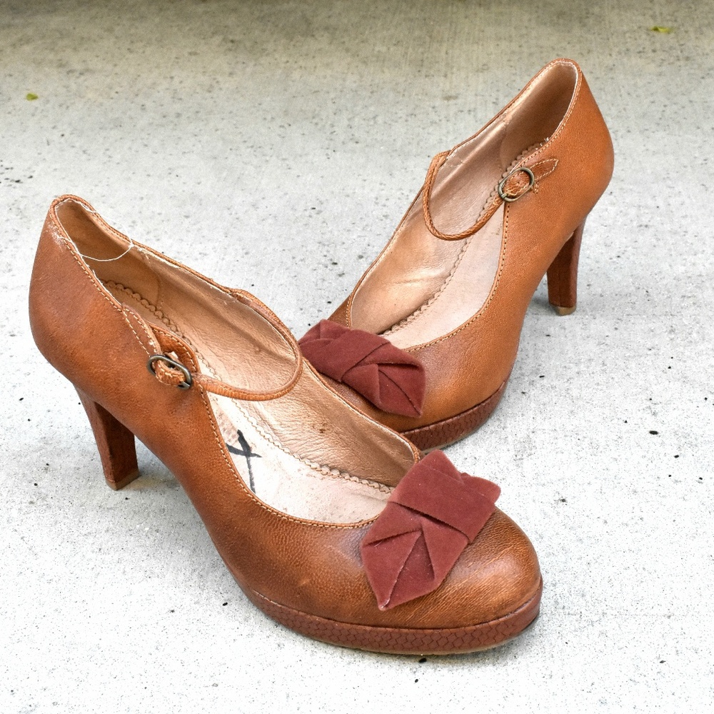 Miss Albright 40s 50s leather bow heels 8